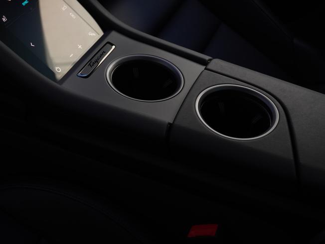 PORSCHE Taycan Photo 35