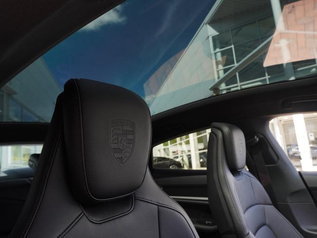 PORSCHE Taycan Photo 37