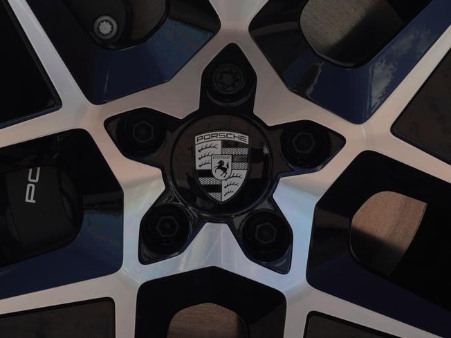 PORSCHE Taycan Photo 41
