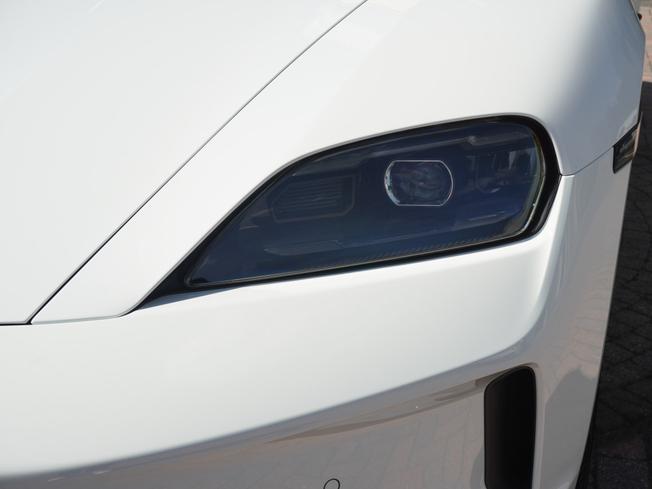 PORSCHE Taycan Photo 45