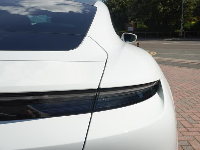 PORSCHE Taycan Photo 48
