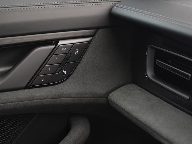 PORSCHE Taycan Photo 29