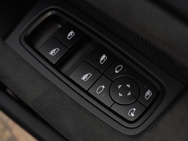 PORSCHE Taycan Photo 30