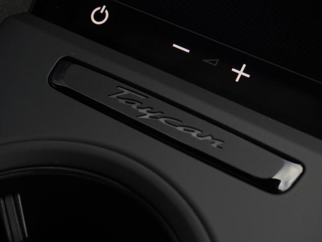 PORSCHE Taycan Photo 31