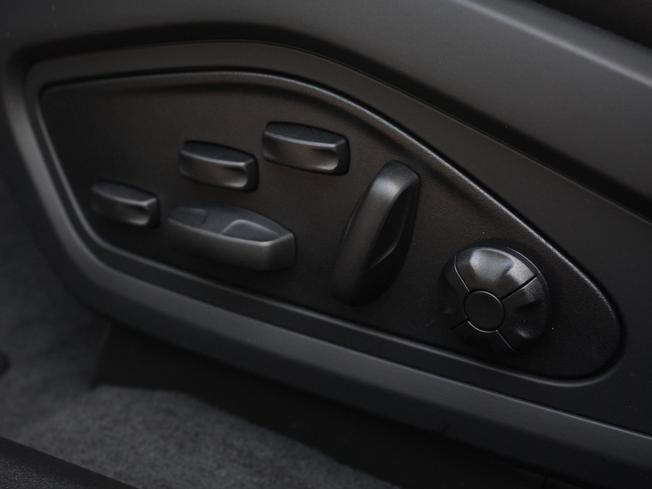 PORSCHE Taycan Photo 32