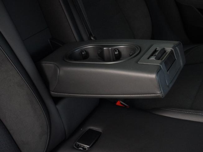 PORSCHE Taycan Photo 37