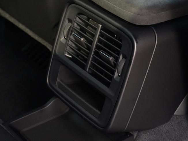 PORSCHE Taycan Photo 39
