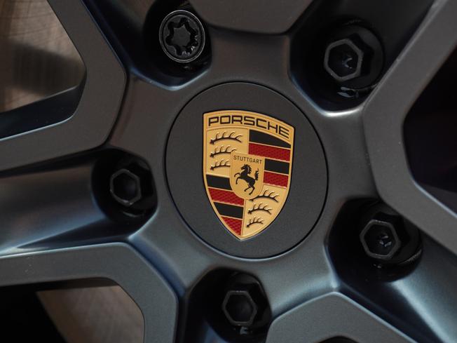 PORSCHE Taycan Photo 40