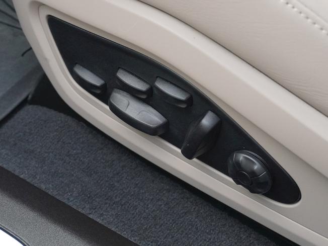 PORSCHE Taycan Photo 13