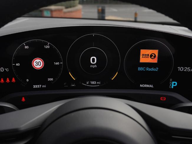 PORSCHE Taycan Photo 15
