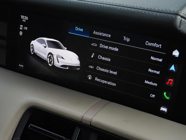 PORSCHE Taycan Photo 16