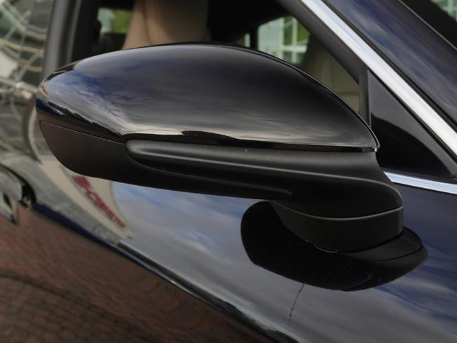PORSCHE Taycan Photo 17