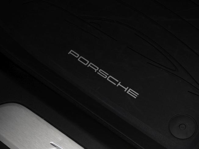 PORSCHE Taycan Photo 21