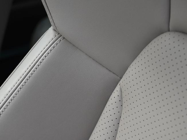 PORSCHE Taycan Photo 23
