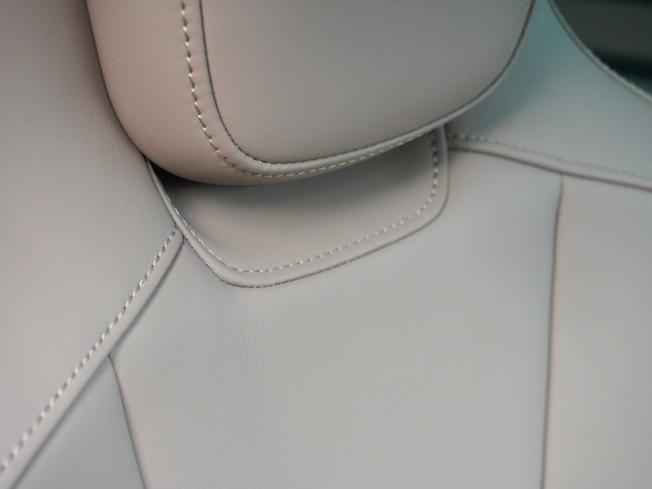 PORSCHE Taycan Photo 36