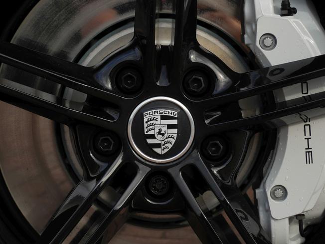 PORSCHE Taycan Photo 37