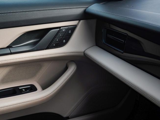 PORSCHE Taycan Photo 40