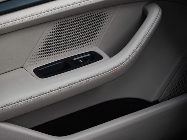 PORSCHE Taycan Photo 42