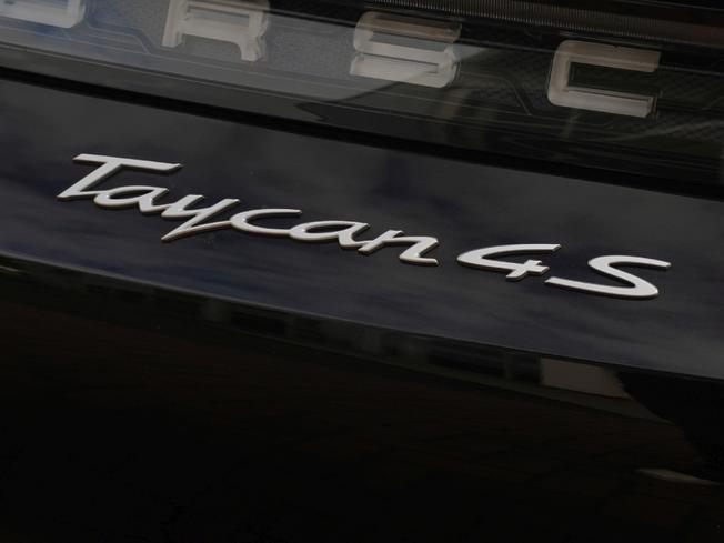 PORSCHE Taycan Photo 44