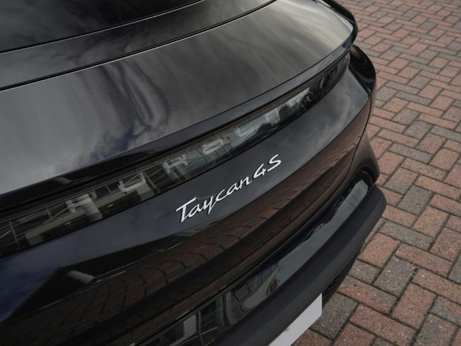 PORSCHE Taycan Photo 46