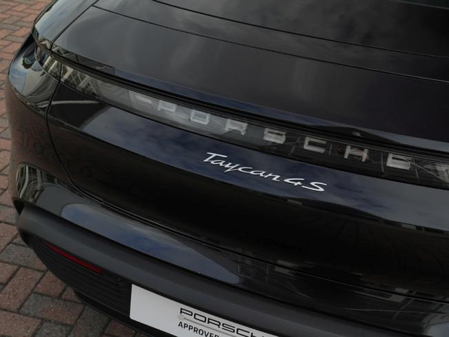 PORSCHE Taycan Photo 48