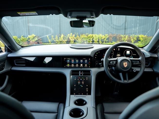PORSCHE Taycan Photo 12