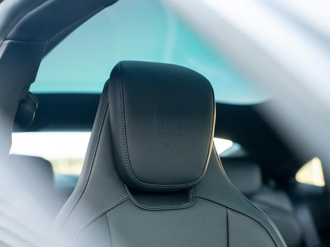 PORSCHE Taycan Photo 19