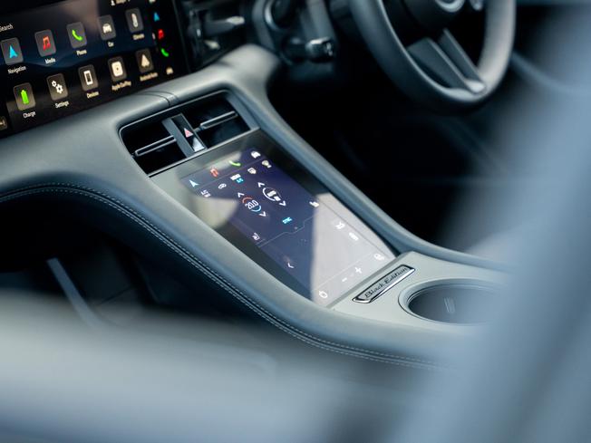 PORSCHE Taycan Photo 21