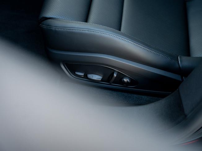 PORSCHE Taycan Photo 29