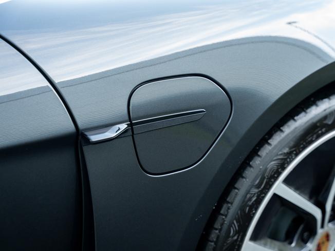 PORSCHE Taycan Photo 31