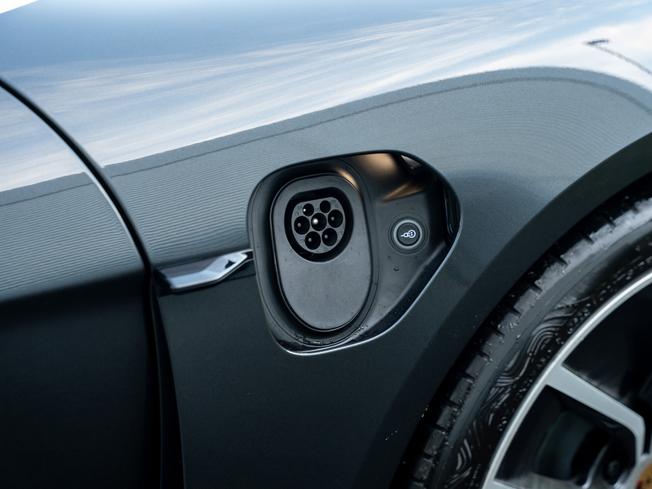 PORSCHE Taycan Photo 32