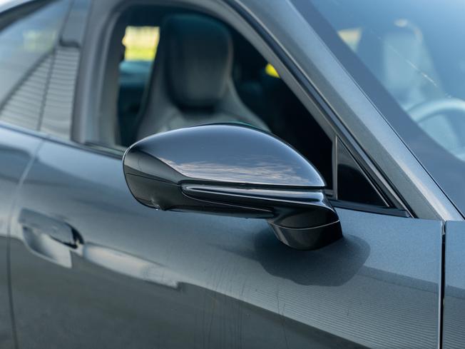 PORSCHE Taycan Photo 33