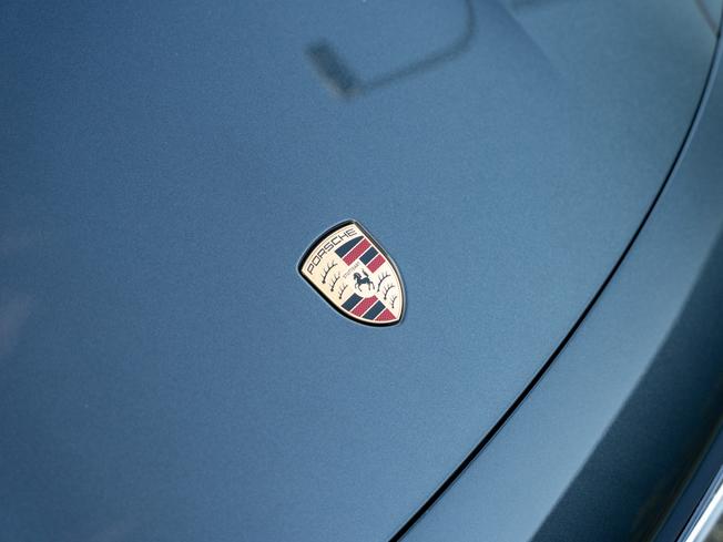 PORSCHE Taycan Photo 35
