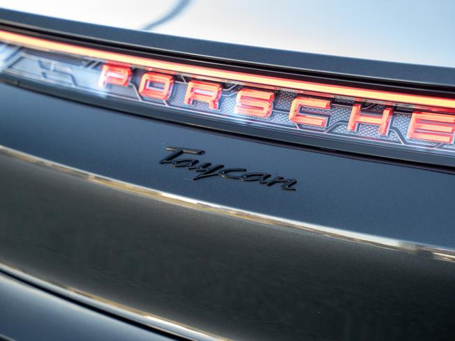 PORSCHE Taycan Photo 36