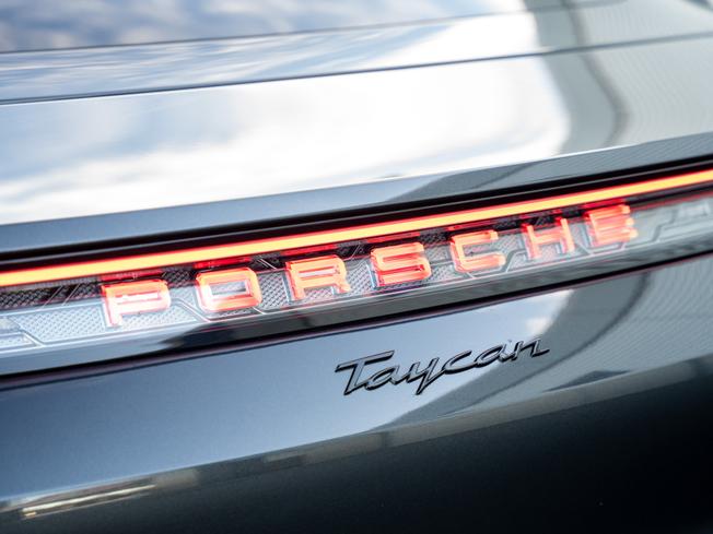 PORSCHE Taycan Photo 37