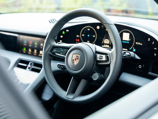 PORSCHE Taycan Photo 9