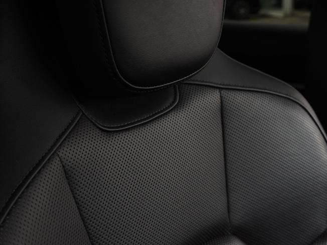 PORSCHE Taycan Photo 14