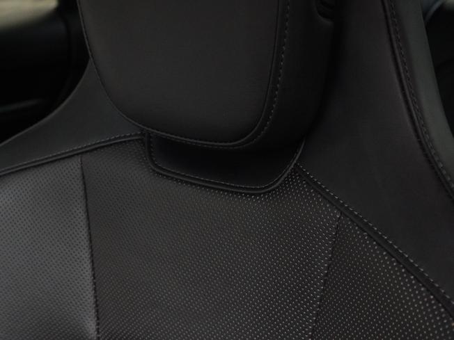 PORSCHE Taycan Photo 15