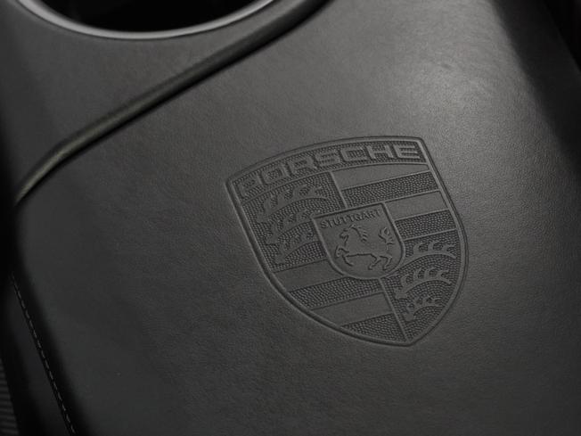 PORSCHE Taycan Photo 19