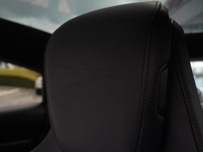PORSCHE Taycan Photo 20