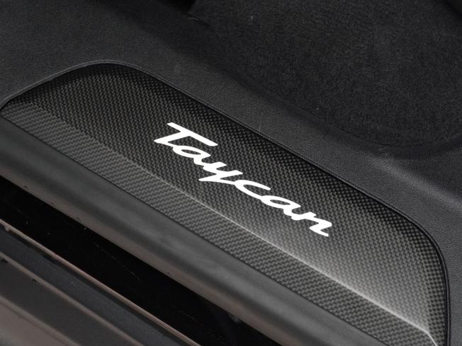 PORSCHE Taycan Photo 21
