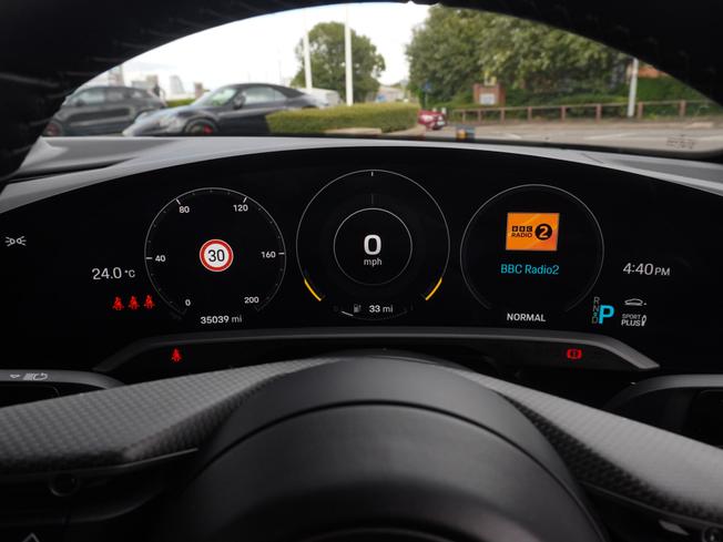 PORSCHE Taycan Photo 22