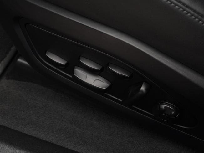 PORSCHE Taycan Photo 24