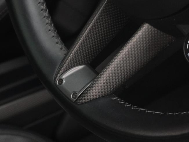 PORSCHE Taycan Photo 29