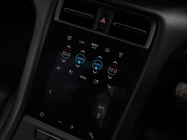 PORSCHE Taycan Photo 33