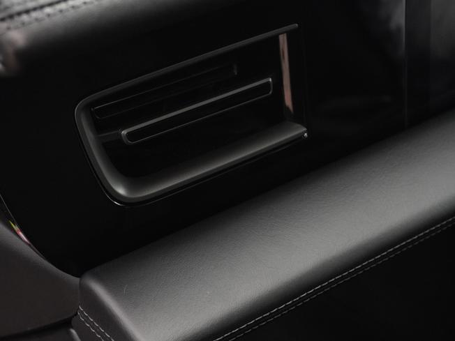 PORSCHE Taycan Photo 38