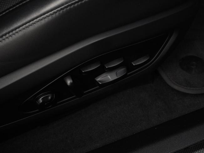 PORSCHE Taycan Photo 39