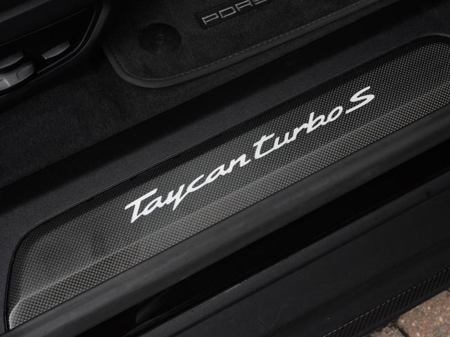 PORSCHE Taycan Photo 43