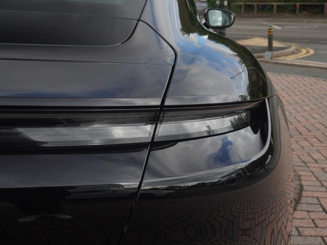 PORSCHE Taycan Photo 49