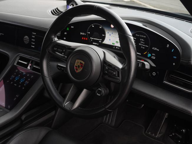 PORSCHE Taycan Photo 8